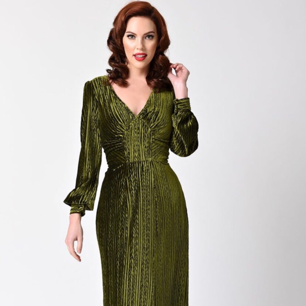 Voodoo Vixen olive green velvet long sleeve dress